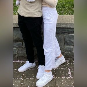 Abercrombie & Fitch white straight leg cropped pants.